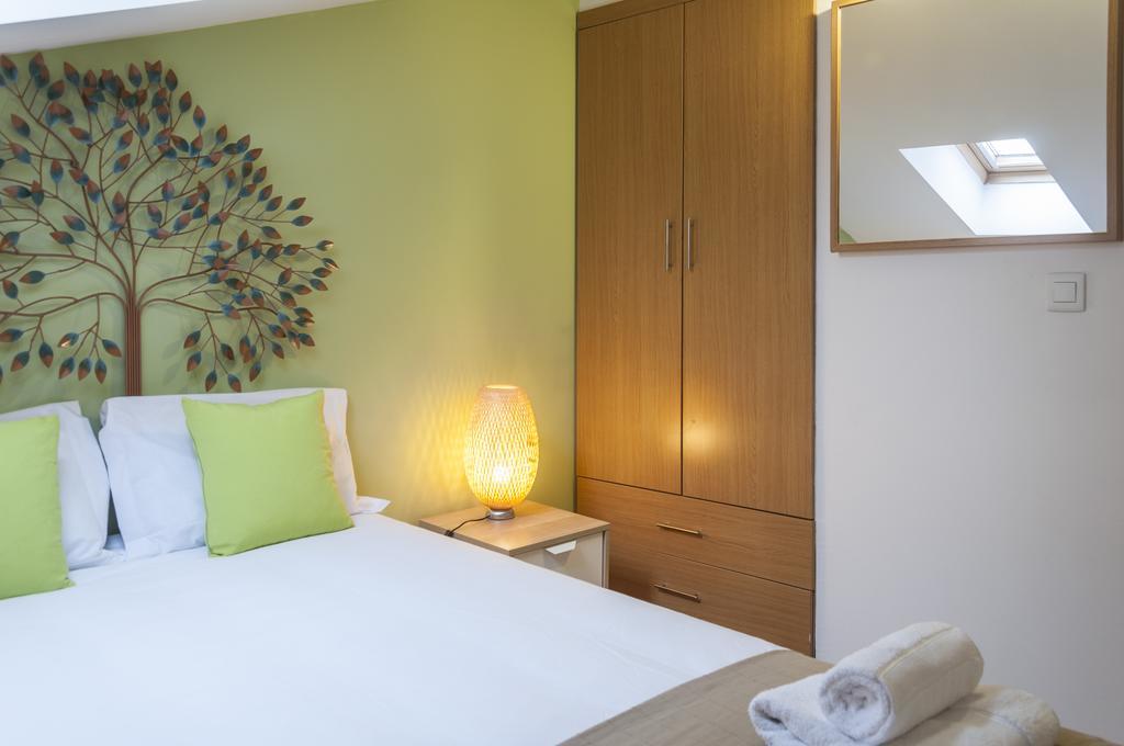 Contemporary Lisbon Apartment In Historical Chiado Eksteriør bilde